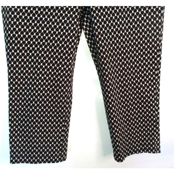 Worthington Women's Modern Fit Mid Rise Black & White Zip Capri Pants Size 10 - Picture 3 of 8
